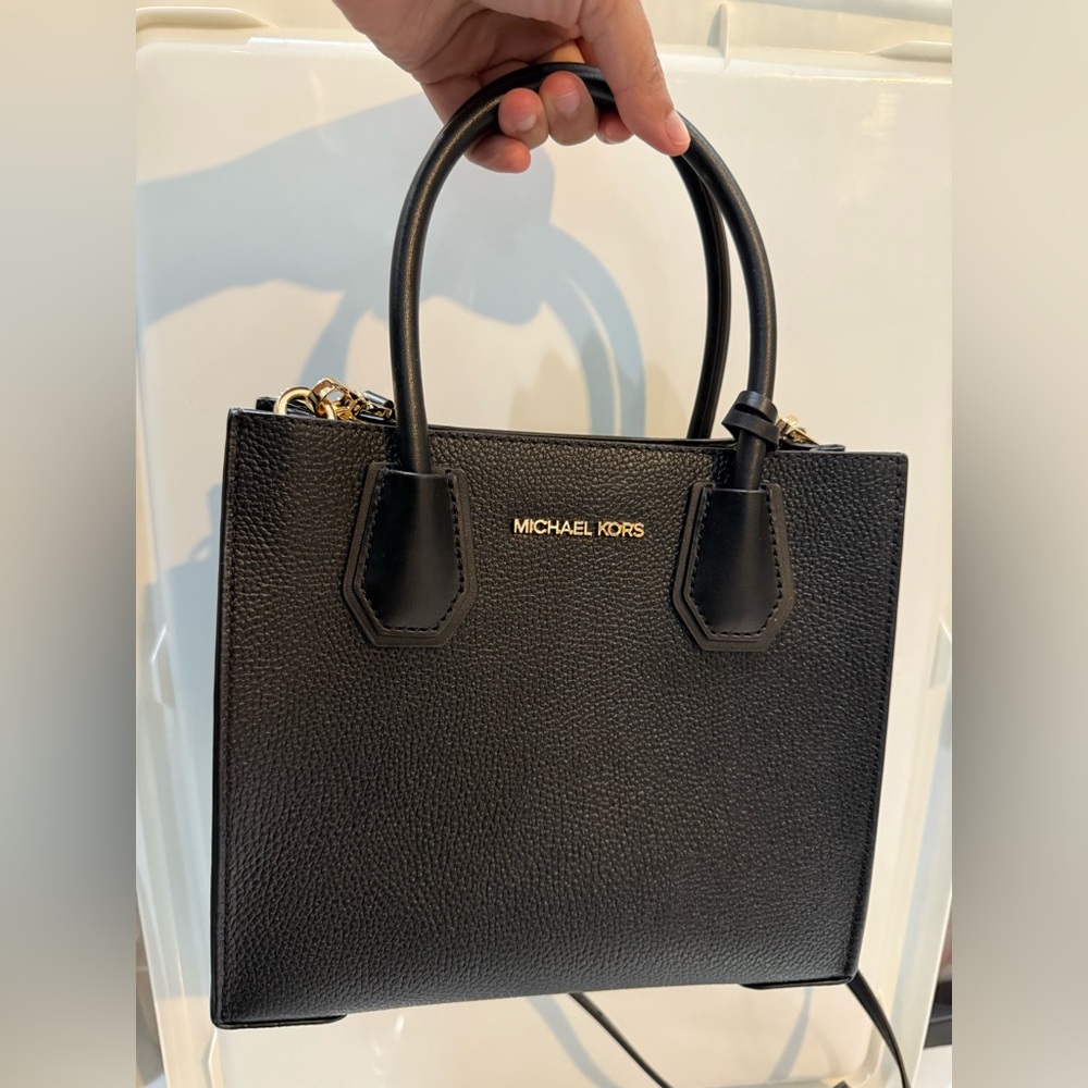 *NWT* Michael Kors Black Mercer leather crossbody bag